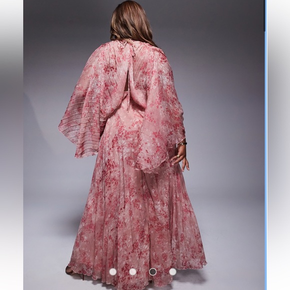 ASOS DESIGN Curve pleated chiffon twist front maxi dress in pink floral - Picture 3 of 6
